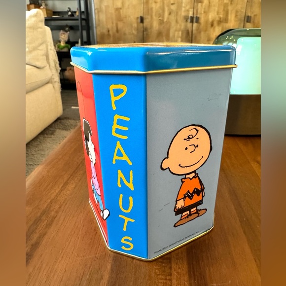 Peanuts Octagon Collectible Tin Container - Picture 3 of 9